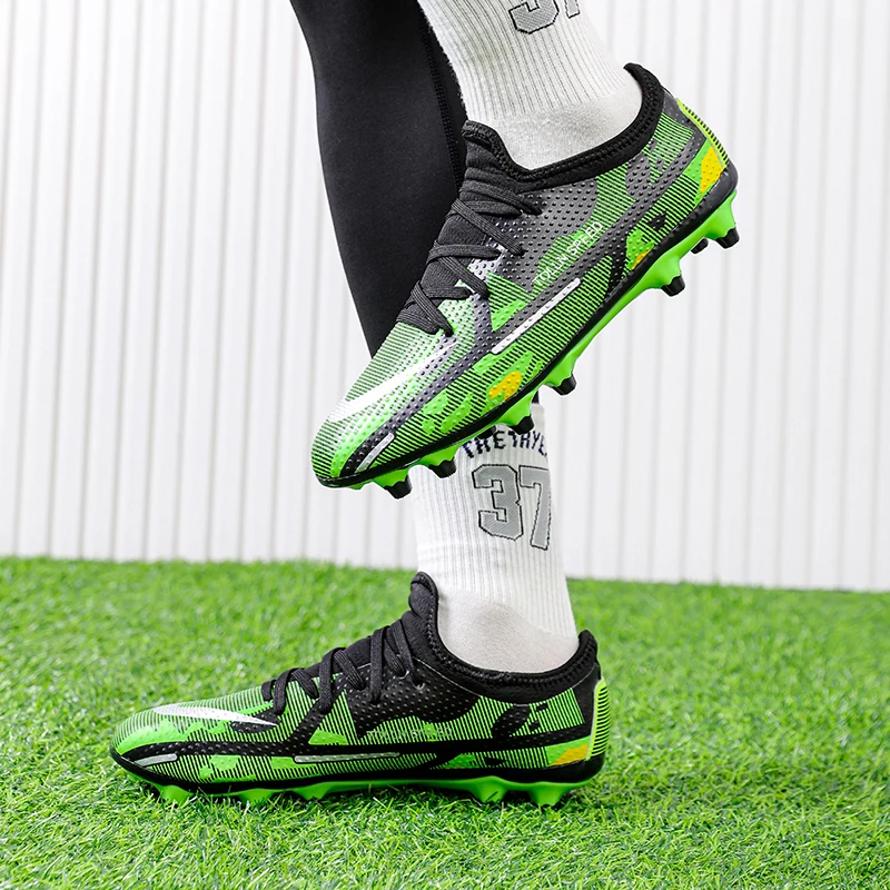 Slip-On Men High-Top Soccer Shoes Anti-Slip Grass Training Football Boots Kids Ultralight Turf Sports Footwear Large Size Shoes