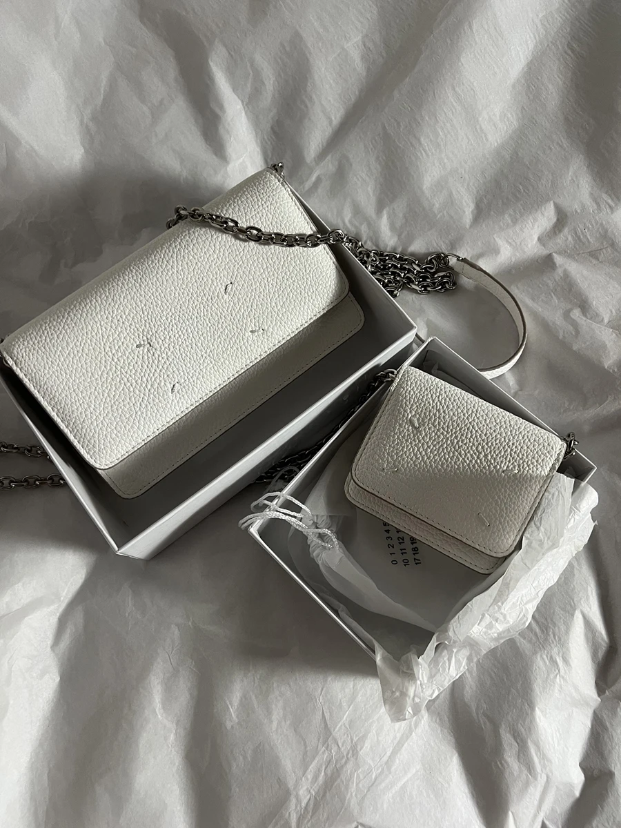 

2022 New White Shoulder Chain Bag Messenger Bag Men and Women Coin Purse Card Bag