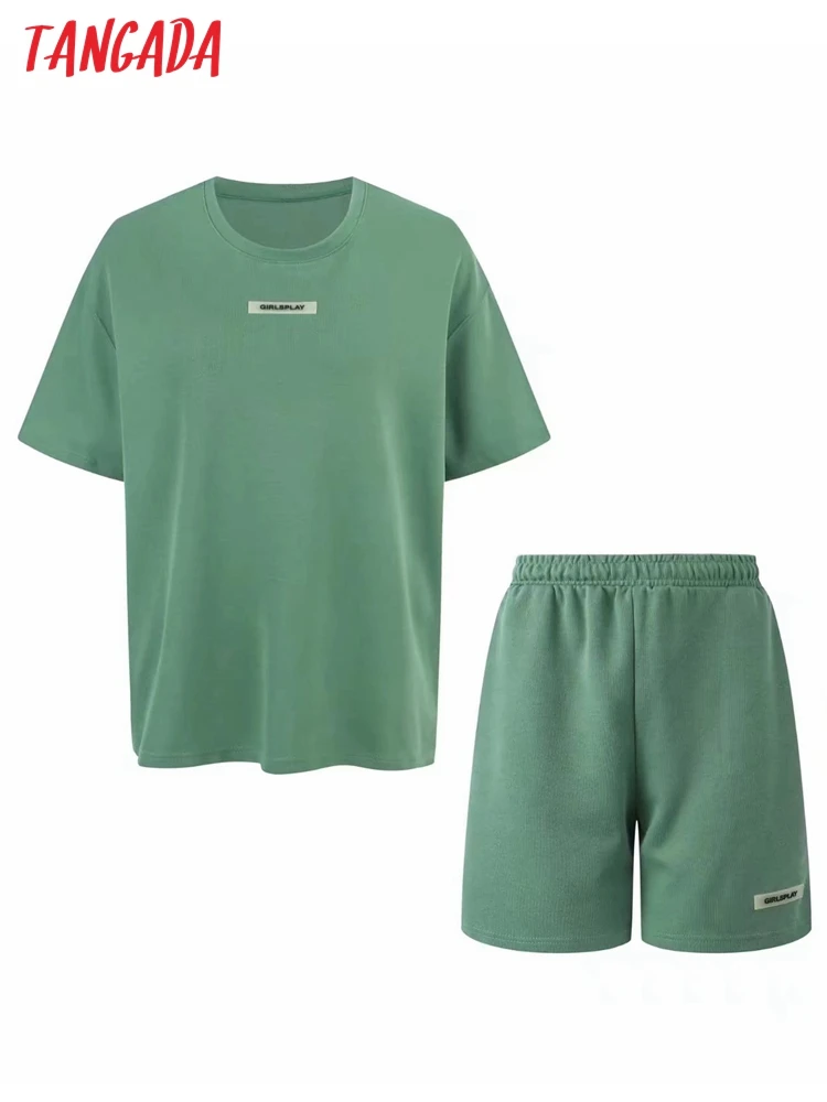 

Костюм женский из футболки и шортов с надписью и принтом