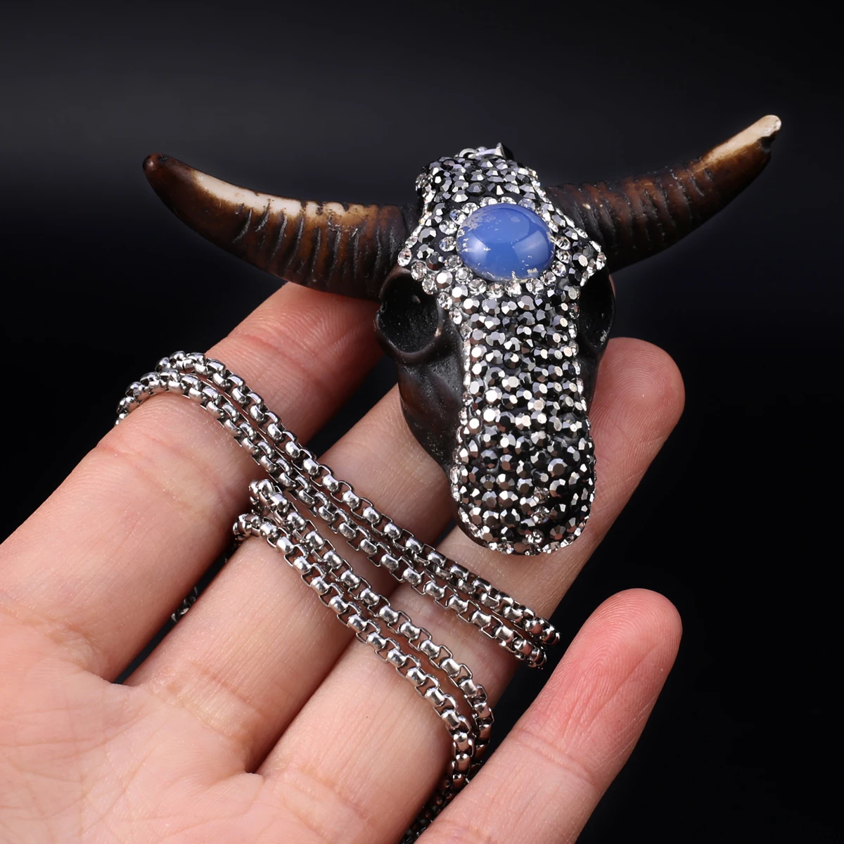 

Bull Skull Pendant Necklace Plating Diamonds Bovine Bone Agates Pendant Silver Color Chains for Jewelry Gift Length 60cm