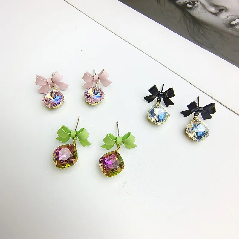 

Korean Micro Inlaid Zircon Bow Earrings Wholesale New Small Fragrant Earrings Temperament Design Sense Earrings Female