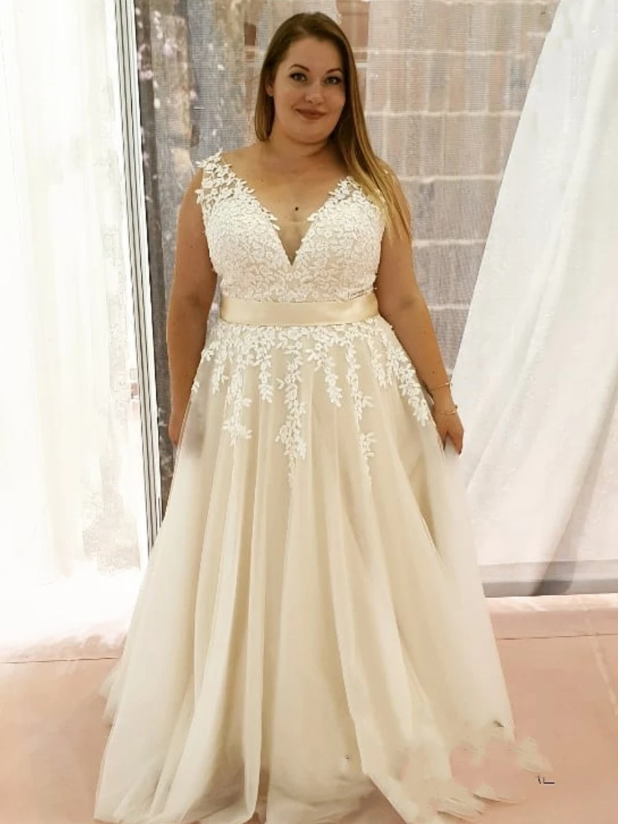

Plus Size Wedding Dress Custom Made V-Neck Sleeveless A-Line Bridal Gowns Lace Appliques Gorgeous For Large Size Brides Robe