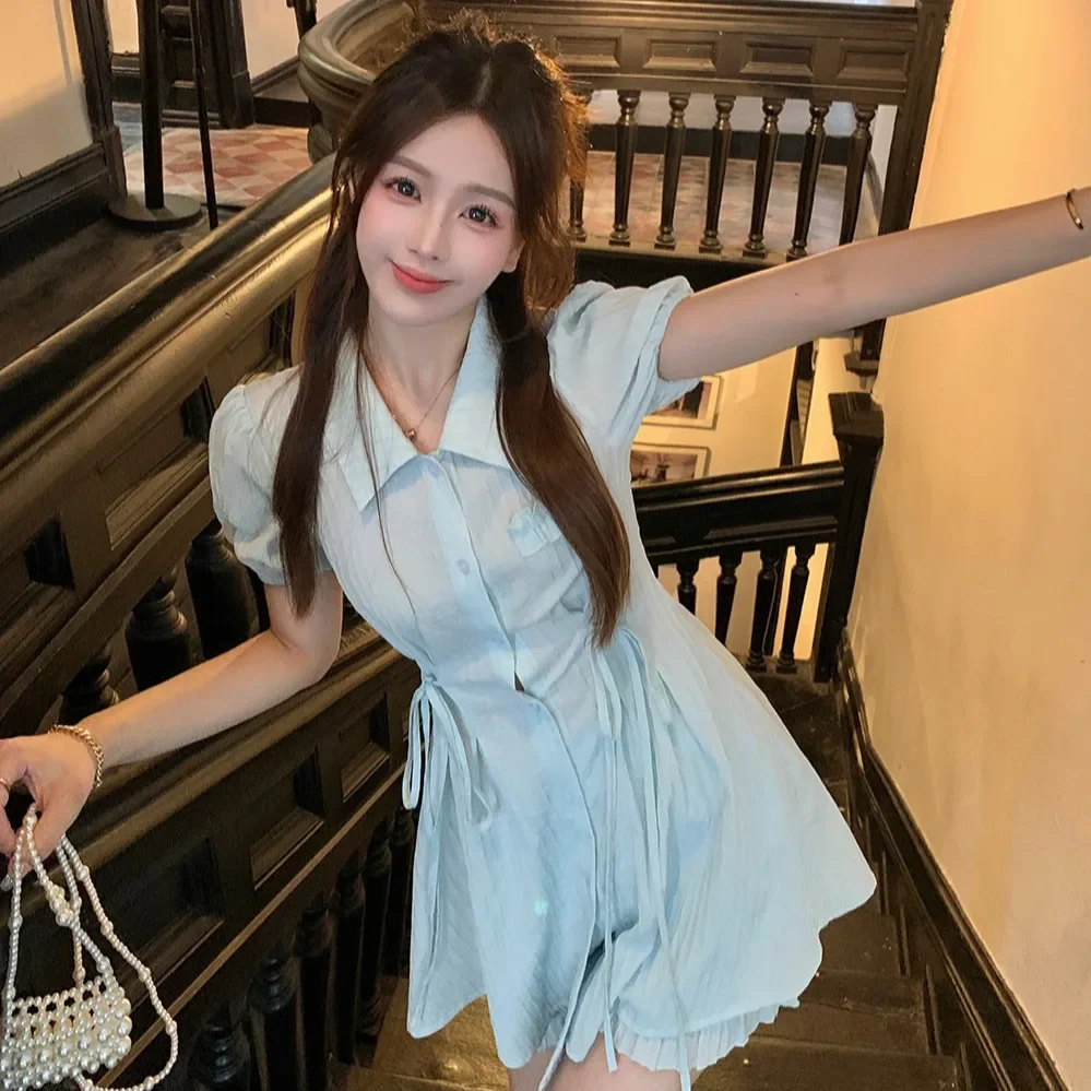 Синее платье-рубашка во французском стиле с высокой талией и короткими рукавами