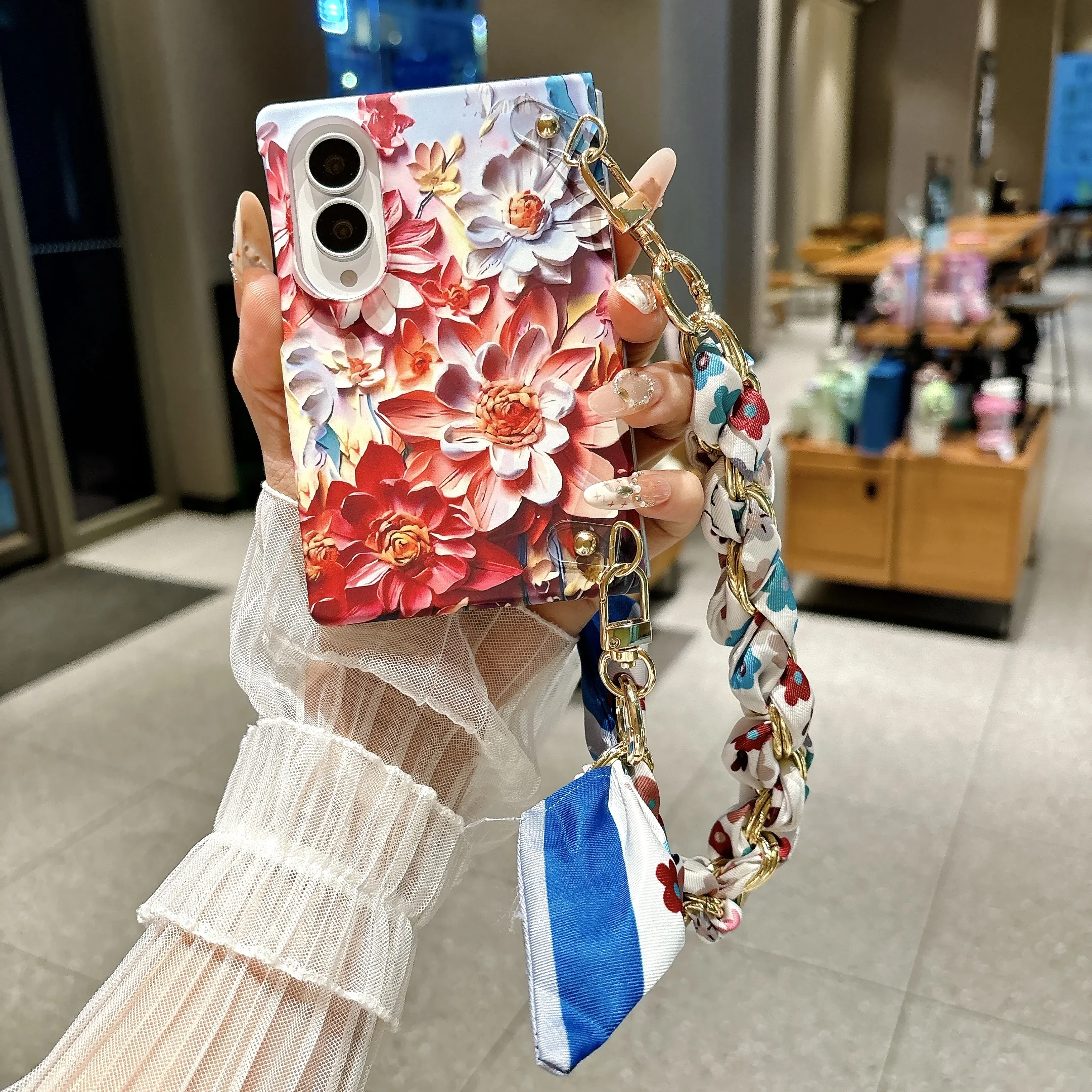 Фото Противоударный чехол-накладка для Samsung Z Fold 8 с рельефным цветочным рисунком в стиле масляной живописи, с ремешком и удобной ручкой, тонкий, портативный №4