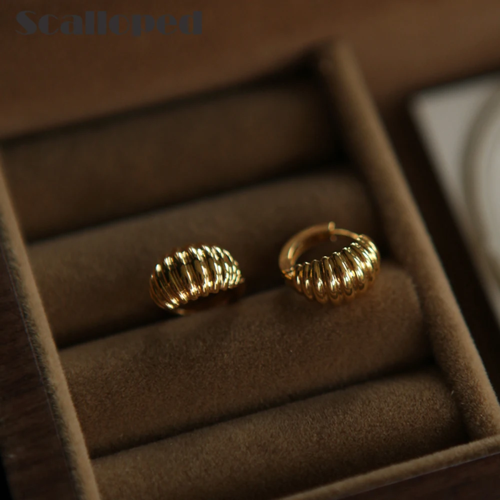 

SCALLOPED French Vintage Horn Twist Texture Hoop Earrings For Women Personality Ear Buckle Accessory Fashion Jewelry