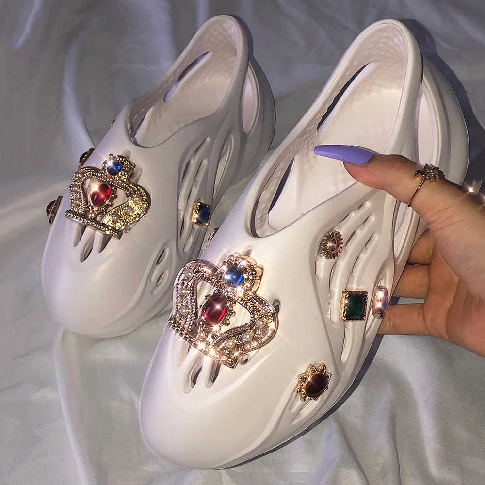 

Summer Men and Women Sandals With Crystal Charms Rhinestones Clogs Outdoor Beach Sandals Couple Slippers Flip Flops Home Shoes