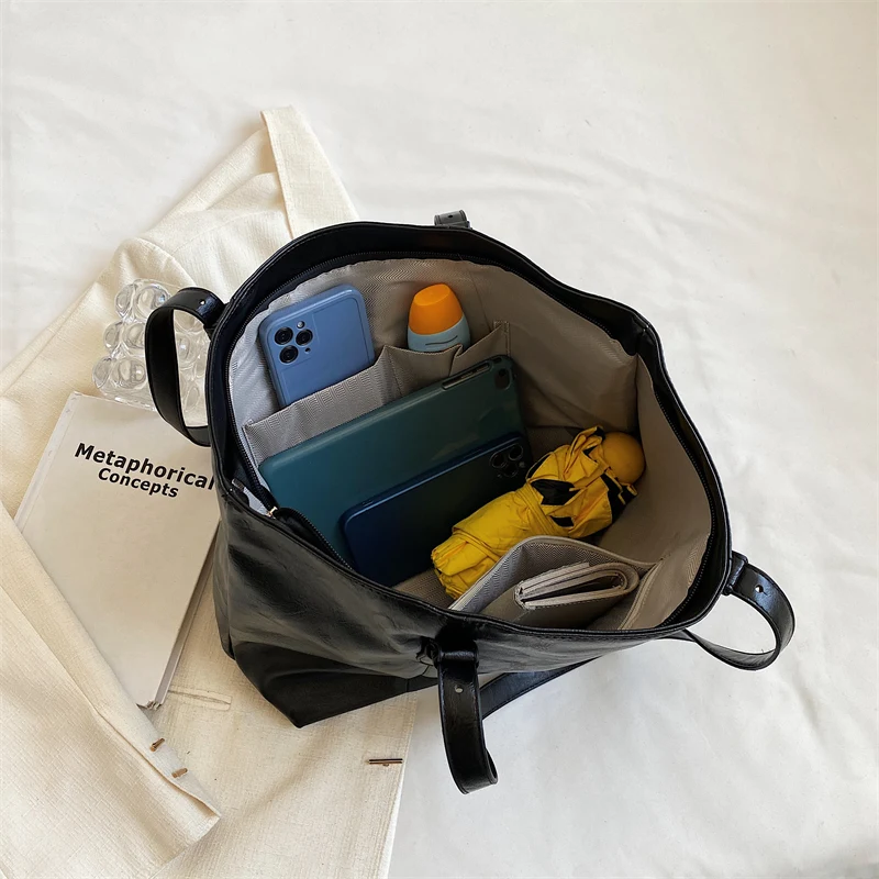 2022 New PU Leather Solid Shoulder Bags Large Capacity Black Totes For Women Classic Elegant Handbags Simple Packages