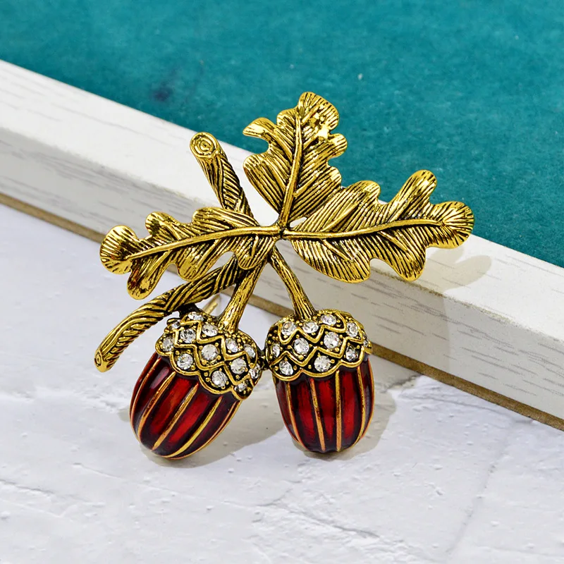 

New Vintage Oil Drip Pine Cone Brooch Pin Plant Hazelnut Fruit Brooches Corsage Alloy Rhinestone Pins Women Clothing Accessories