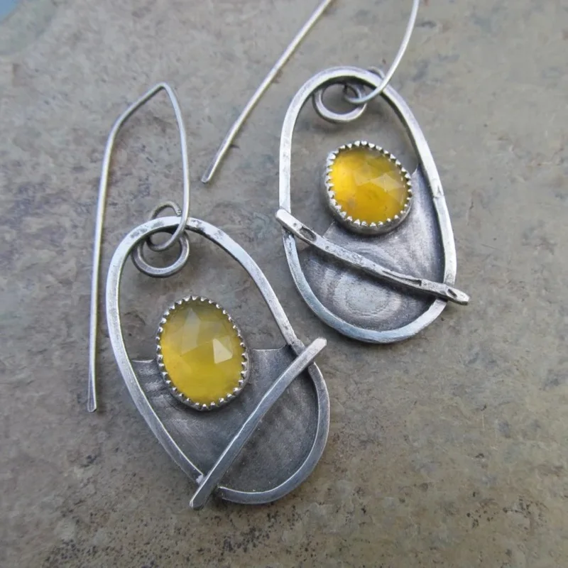

Silver Color Earrings Fashion Vintage Ethnic Hand-Carving Oval Hollow Metal Inlay Yellow Stone Dangle Earrings For Women Jewelry