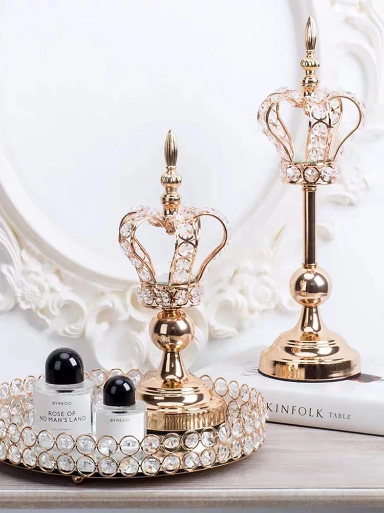 

Metal Candle Holder Gold Crown Shape Candelabra Supplies Exquisite Table Christmas Table Wedding Iron Candle Stand Home Decor