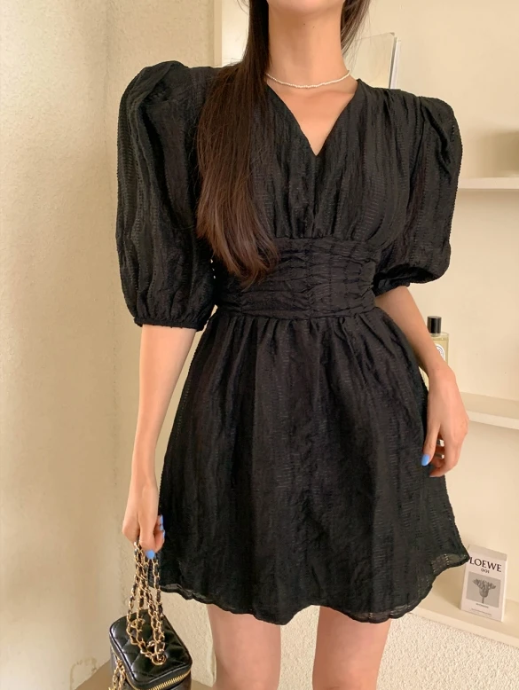 

South Korea chic summer new French style temperament V-neck bubble sleeve ruffled waist slimming short solid color dress