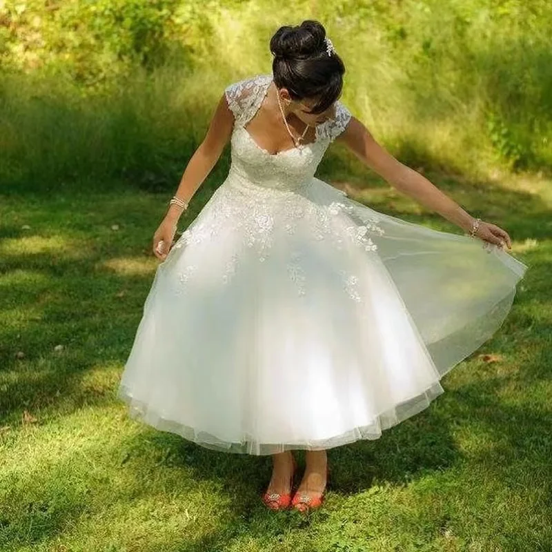 Купи Short Plus Size Wedding Dresses A Line White Vintage Sweetheart Wedding Gown Lace Tea Length Free Shipping Bridal Gowns 2022 за 3,908 рублей в магазине AliExpress