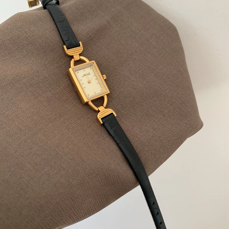 Модные темпераментные винтажные простые кварцевые часы для пожилых женщин