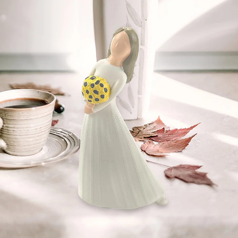 

Resin Dancing Girl Statue Decoration Eco-Friendly Desktop Figurines Shatterproof Placed Randomly Desktop Crafts Decorative Props