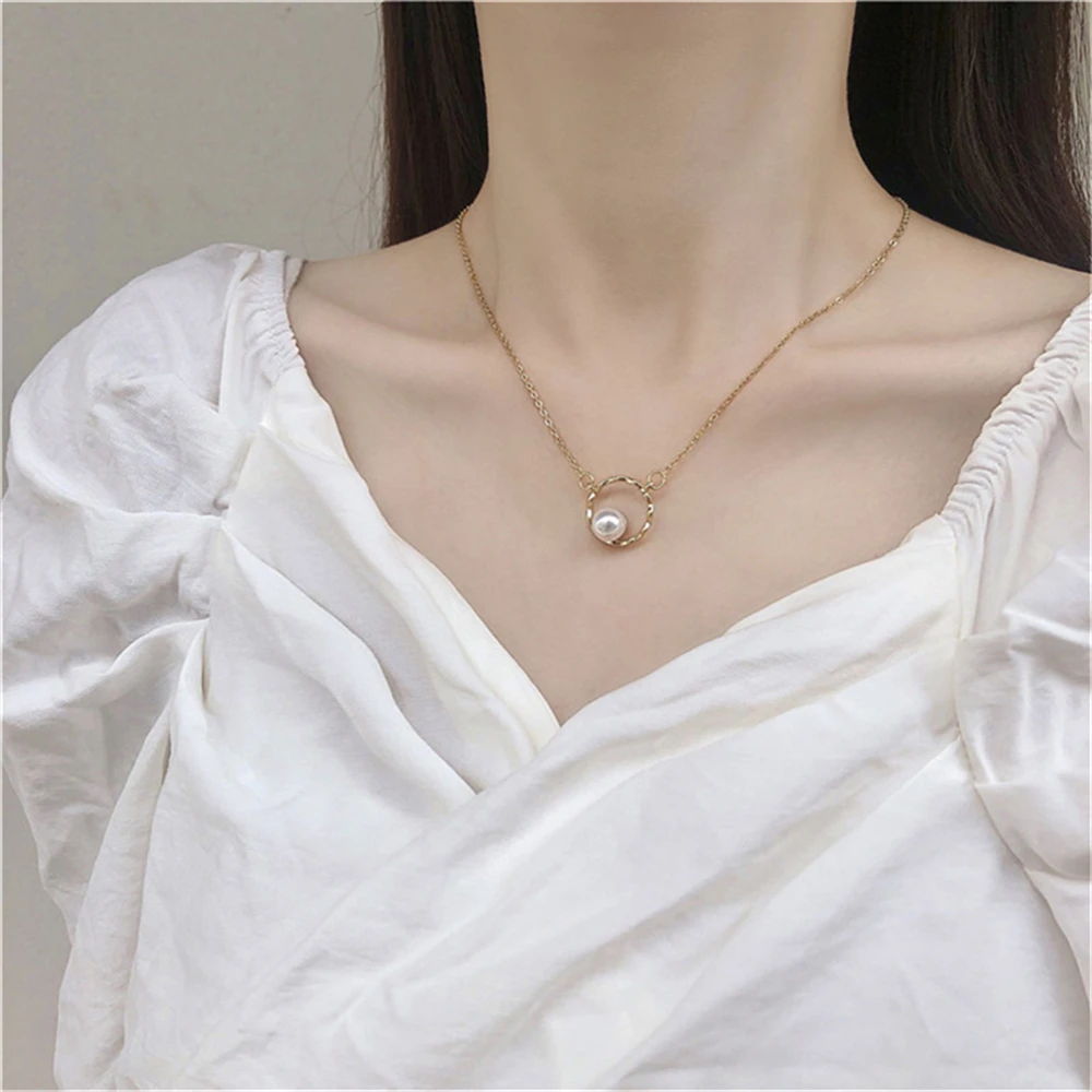 

Hot Sale Geometric Pearl Design Pendant Gold Color Simple Necklace Summer Women Clothes Accessories Lady Beach Clavicle Chain