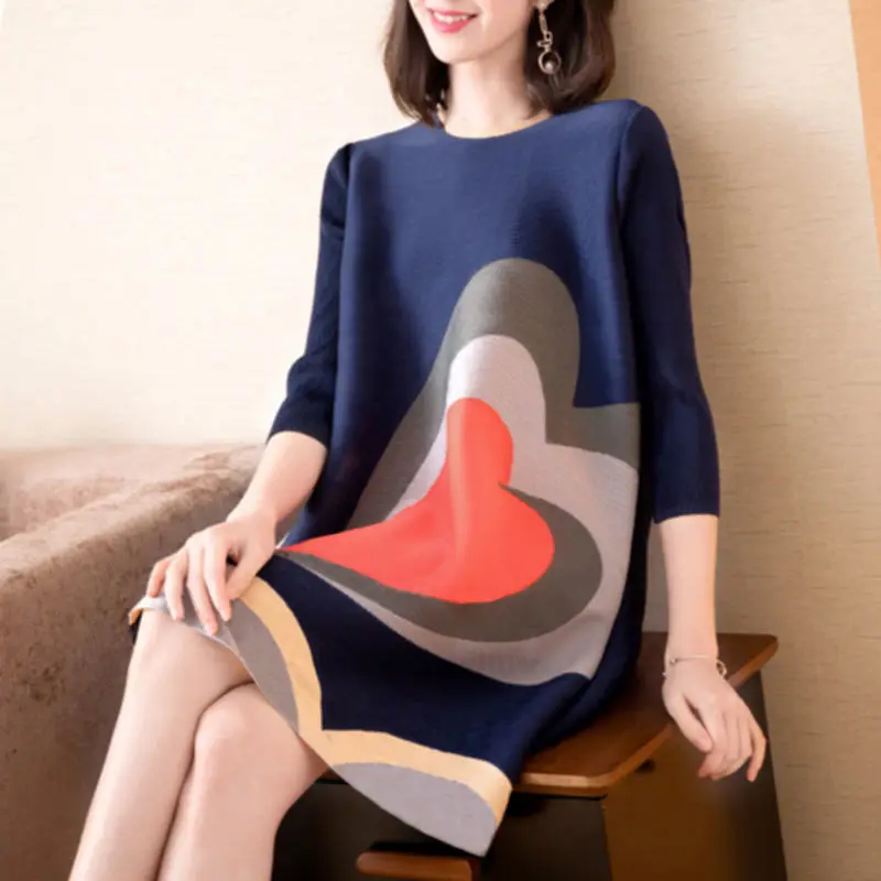 

Loose pleated dress 2020 autumn new fashion print covering belly looks thin and western