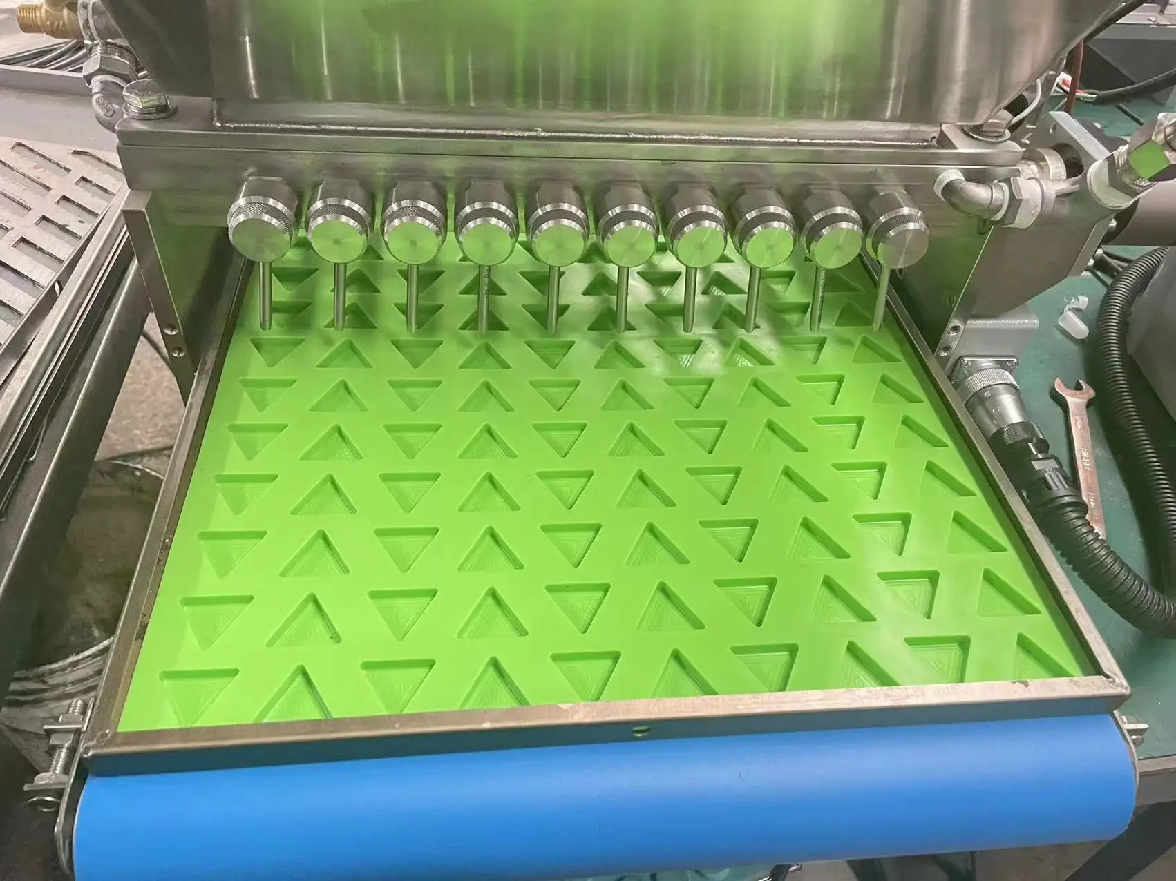 Рисунок 3 - Маленькая настольная машина для