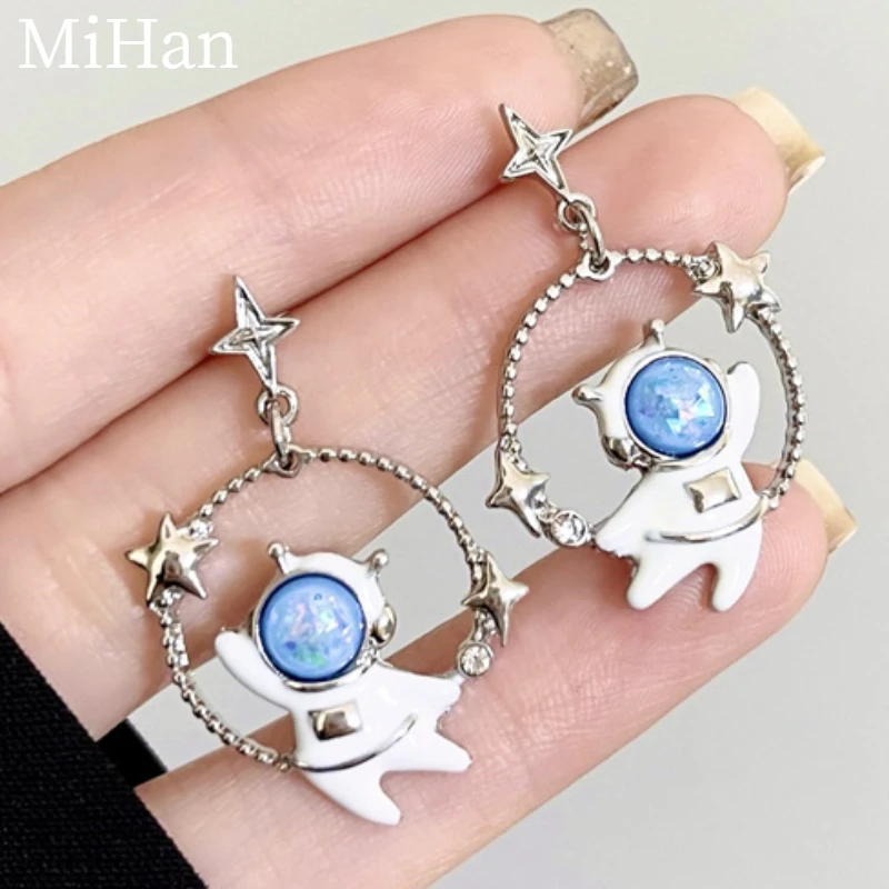 

Modern Jewelry 925 Silver Needle Sweet Korean Temperament Enamle Astronaut Earrings For Women Female Gifts Delicate Design