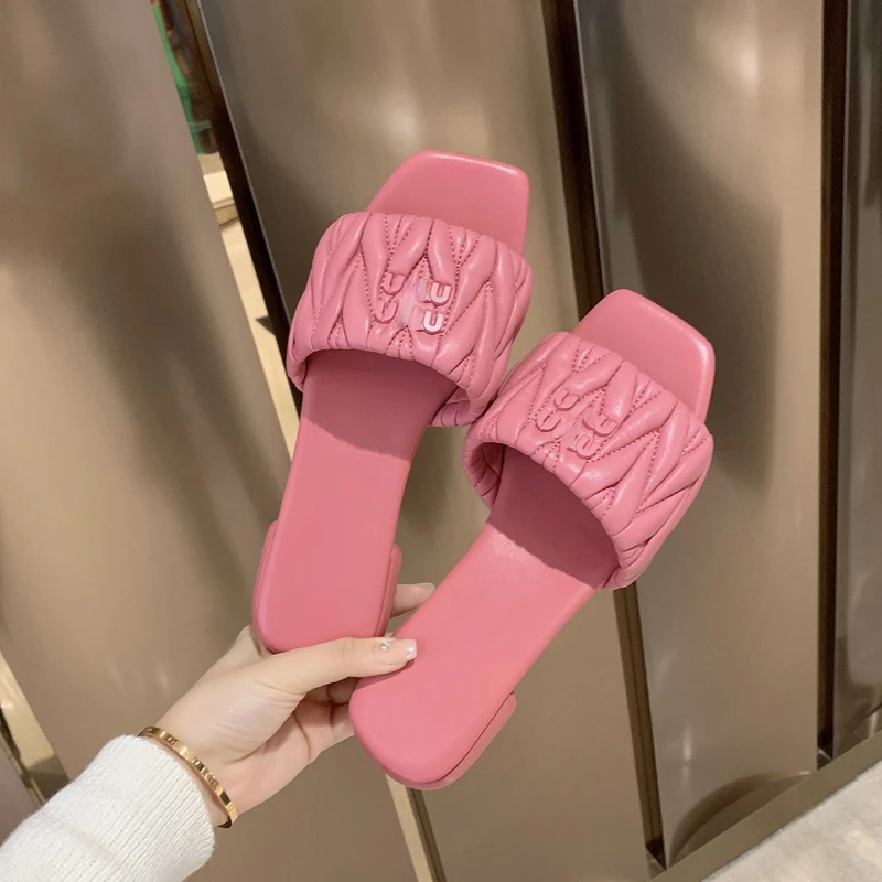 2023 High Quality MUI Home Summer Fashion Anti Slip Square Head Letter Flat Bottom External Wearing Slippers Female