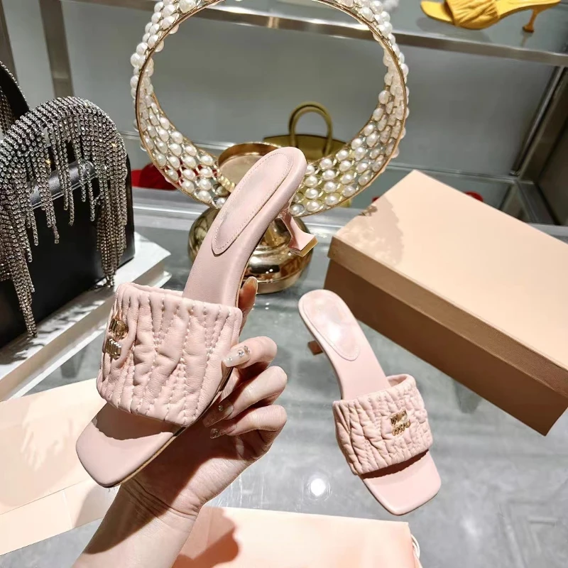 2023 High Quality MUI Home Summer Fashion Anti Slip Square Head Letter Flat Bottom External Wearing Slippers Female