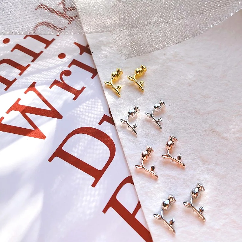 Фото 50 шт. Дизайнер ногтей изогнутая Роза шармы 4 цвета в форме цветка стразы из сплава самодельные драгоценные камни Модные аксессуары для ногтей оптом 2022 №4