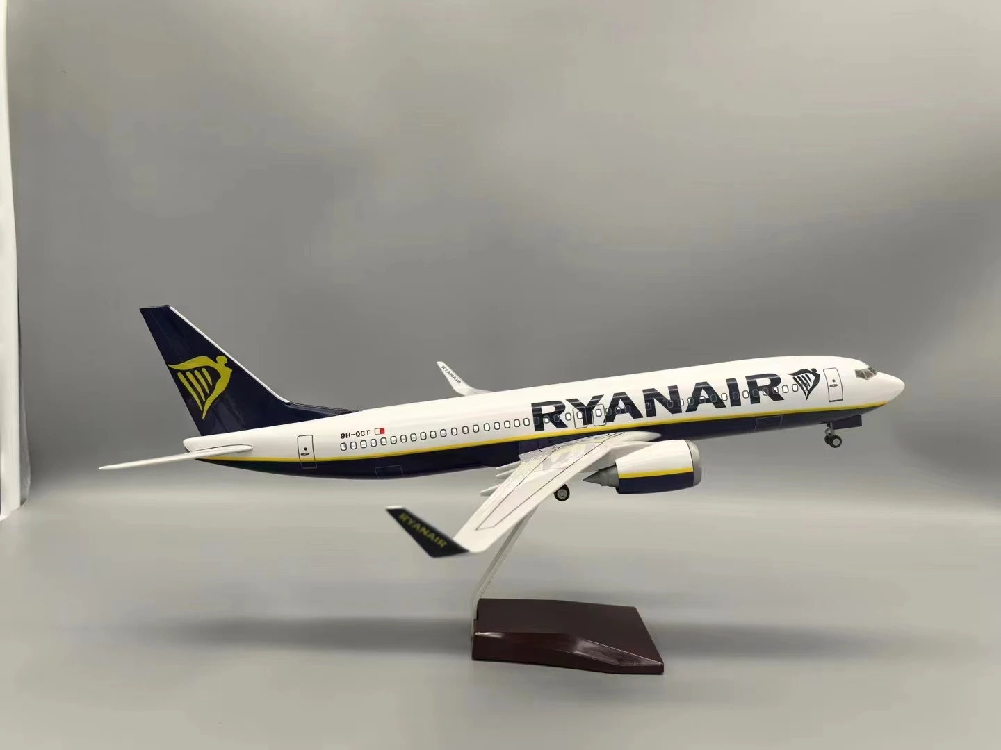 Фото Масштаб 47 см 737 Модель самолета Ryanair b737 Модель самолета Комплект модели самолета со светодиодной подсветкой Материал из искусственной смолы с высокой имитацией №3