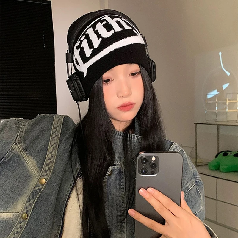 Фото Autumn and Winter New Unisex European Style Letter Knitted Hats Warm Hip Hop Versatile Street Beanies Outdoor Fashion Skate Rap №4