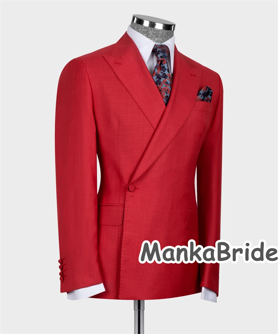 Рисунок 4 - Двубортные красные мужские костюмы