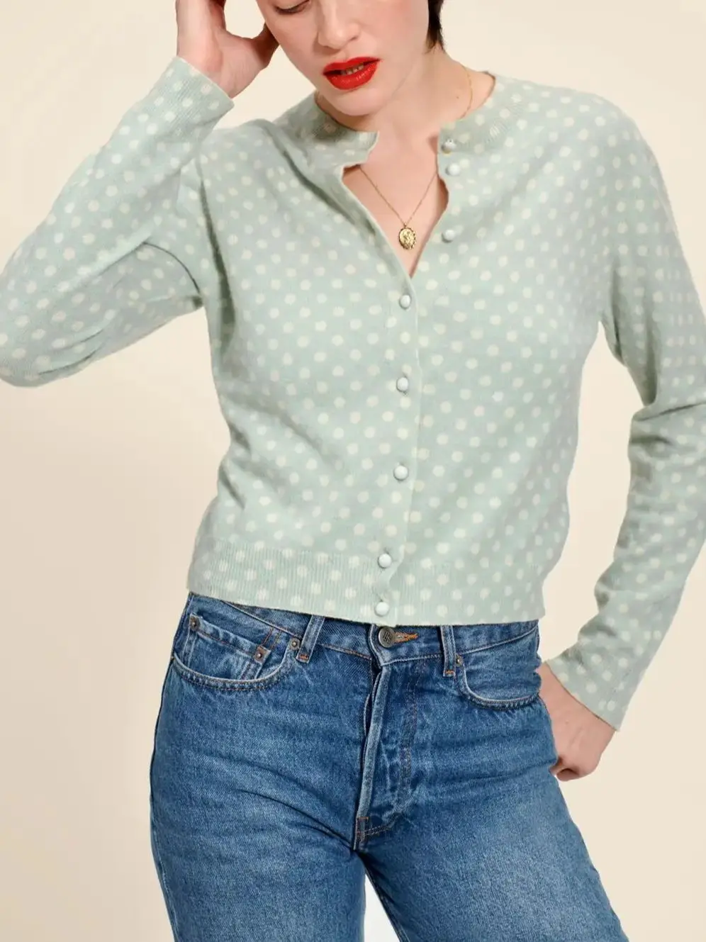 

Женский трикотажный кардиган в горошек, с круглым вырезом