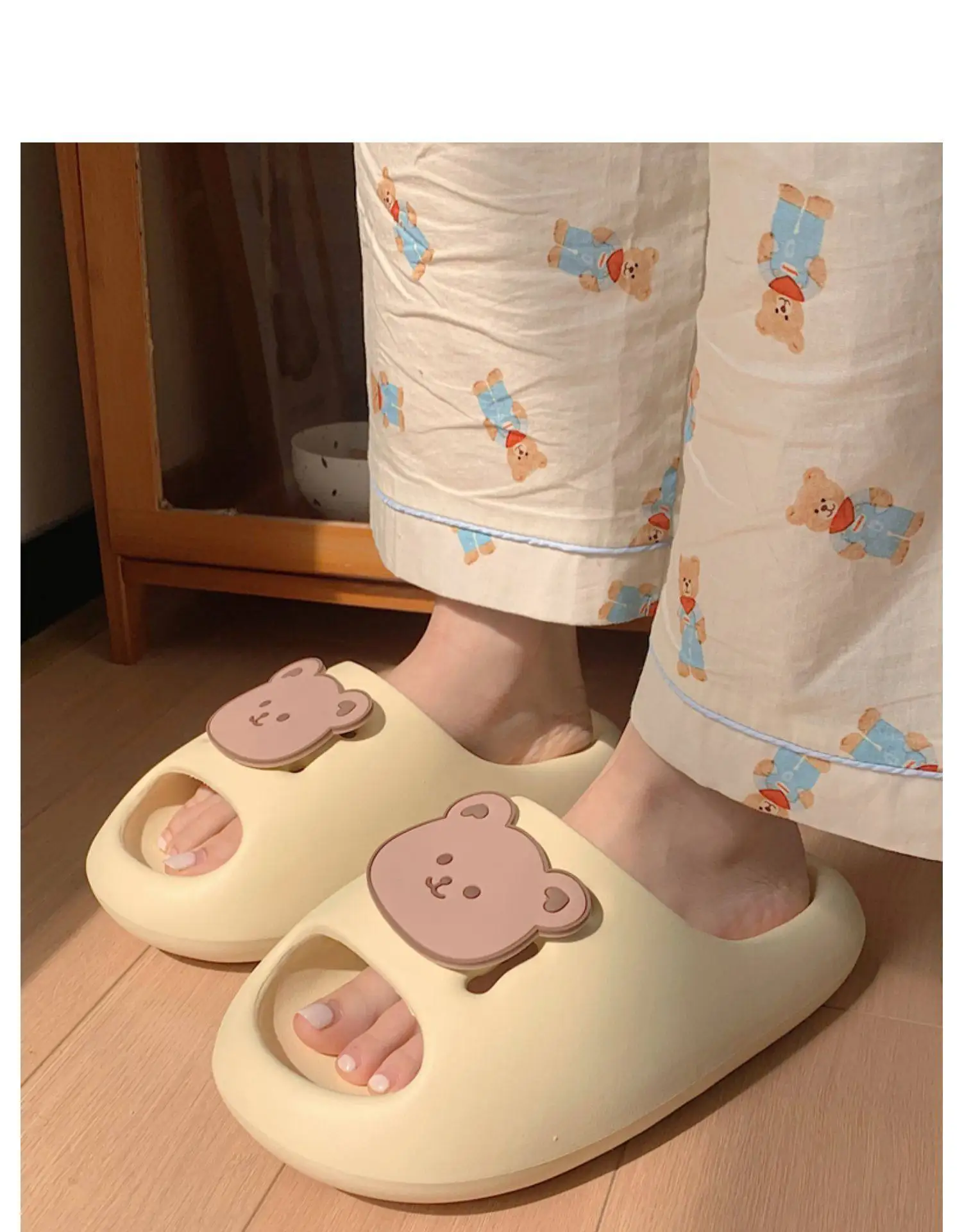 2023 New Bear Slippers Summer Women Slippers Soft Soles Comfortable Home Outdoor Slippers Cartoon Cute Beach Sandals Slippers