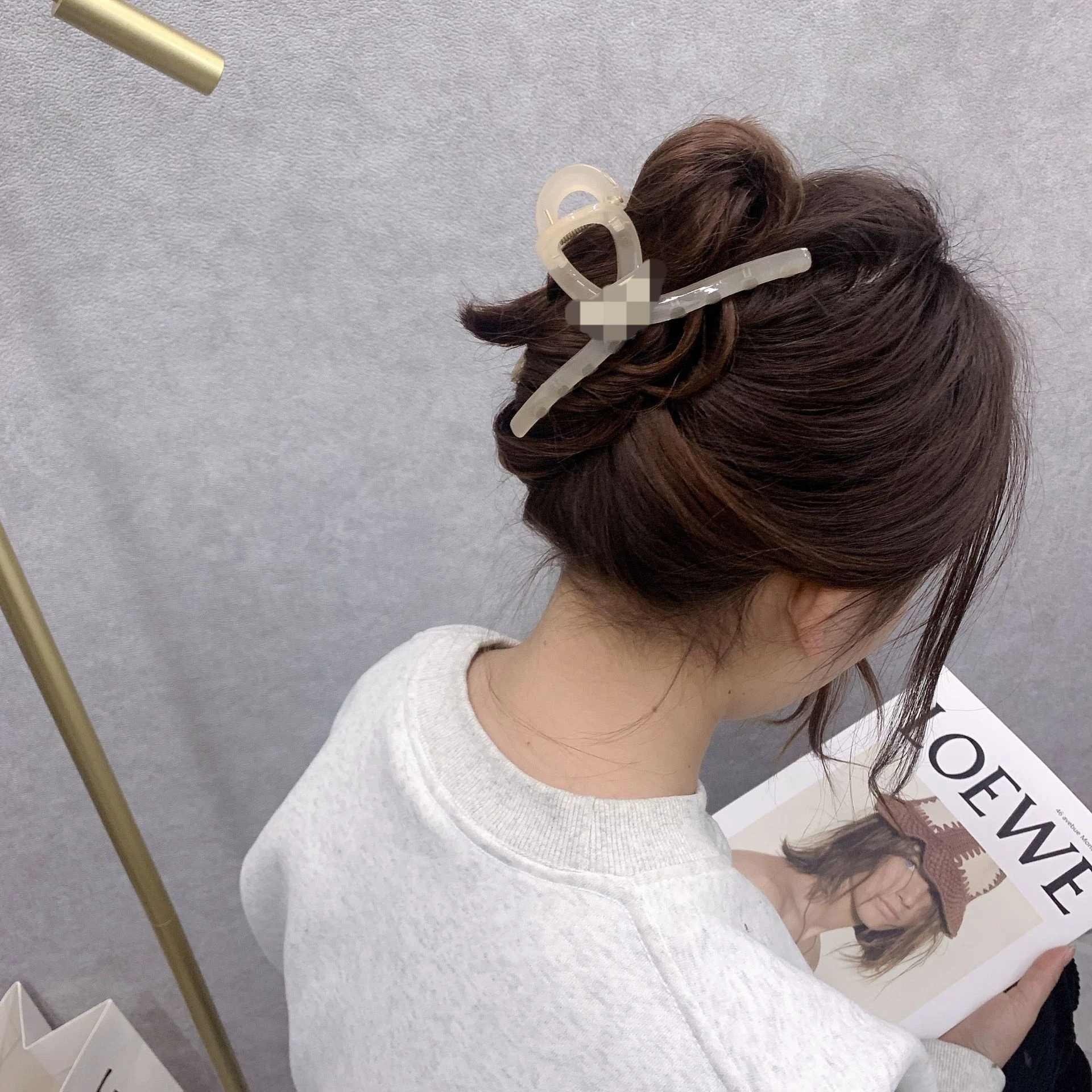 

Retro fog transparent color large acrylic grip simple versatile hair back