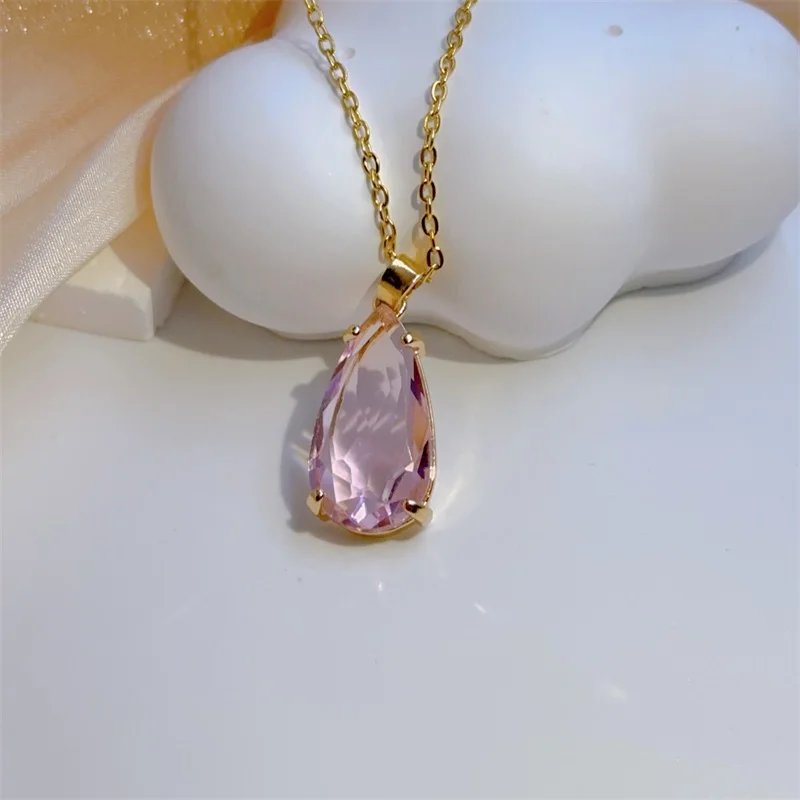 Ожерелье из искусственной кожи с кристаллами