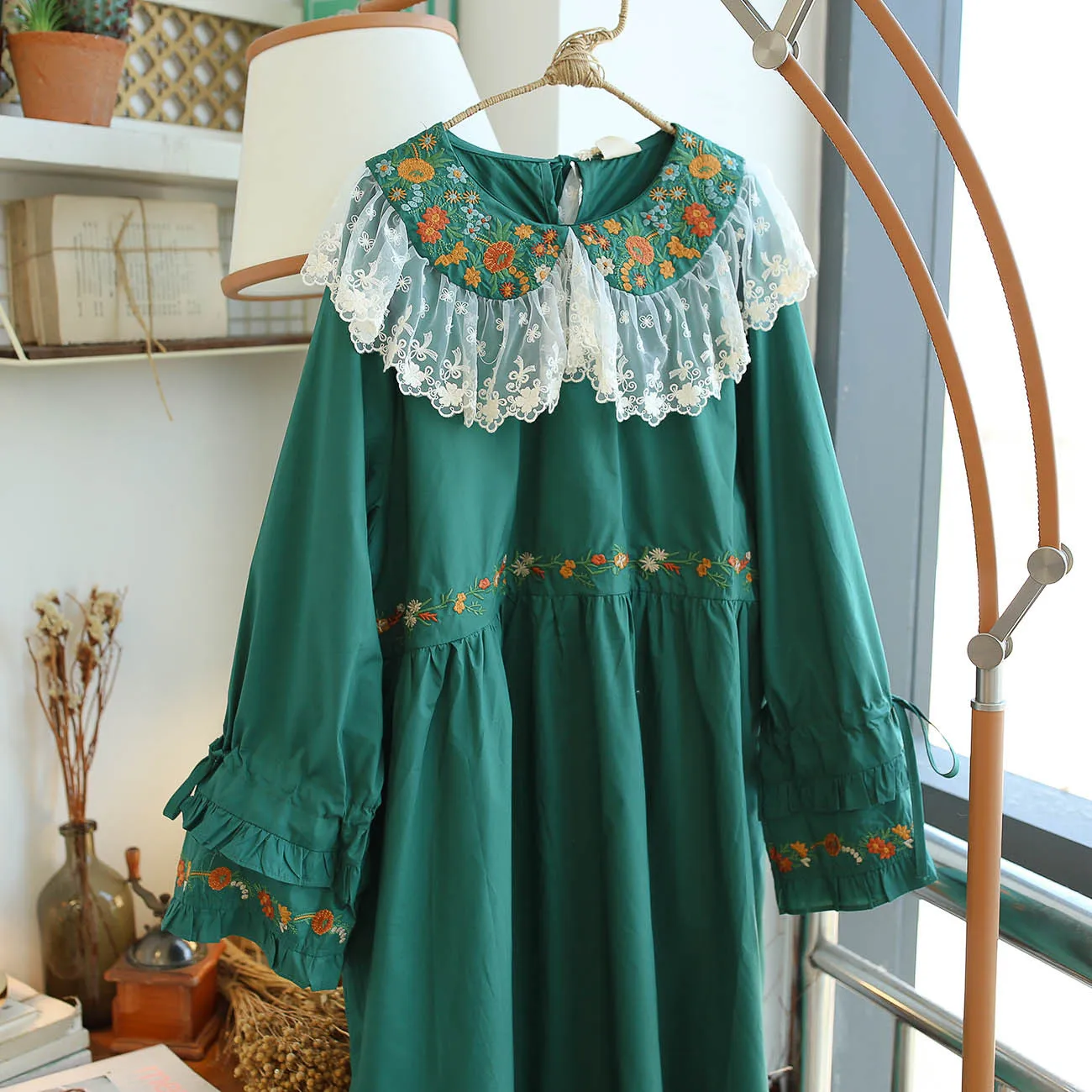 

Girl Cotton Floral Embroidery Lace Peter Pan Collar Midi Dress Female Vintage Japanese Mori Girl Sweet Lolita Loose Waist Dress