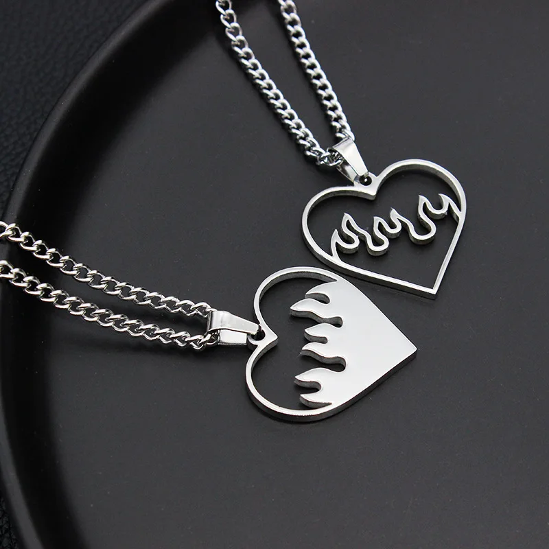 

Love Flame Necklace Best Friends Couple Pendant Fashion Necklace Spicy Girls Broken Heart Shape Choker Gift Jewelry Wholesale