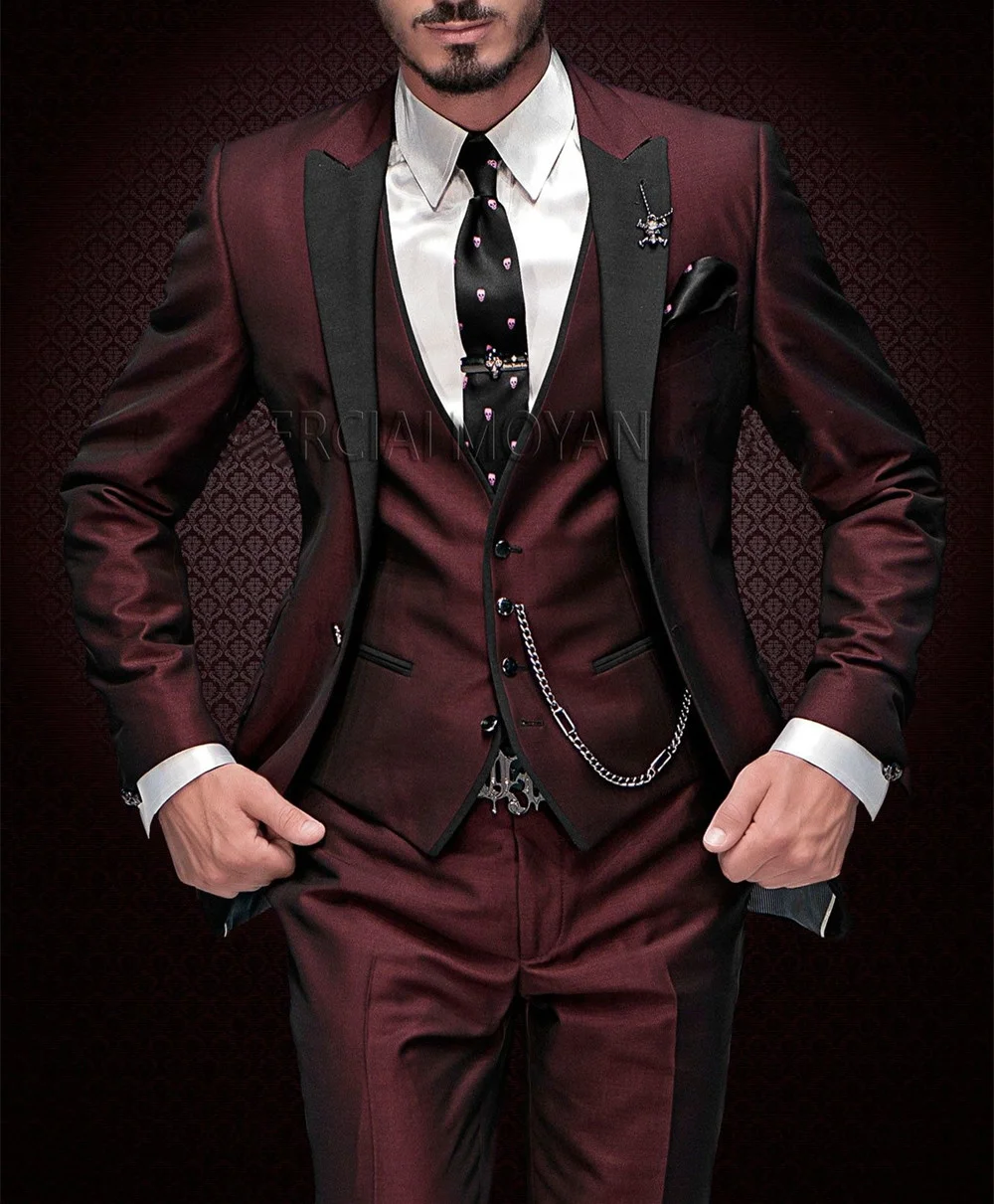 

2023 New Arrival Peak Black Lapel Groom Tuxedos Burgundy Men Suits Wedding 3 Pieces(Jacket+Pant+Vest+Tie)traje de novio par