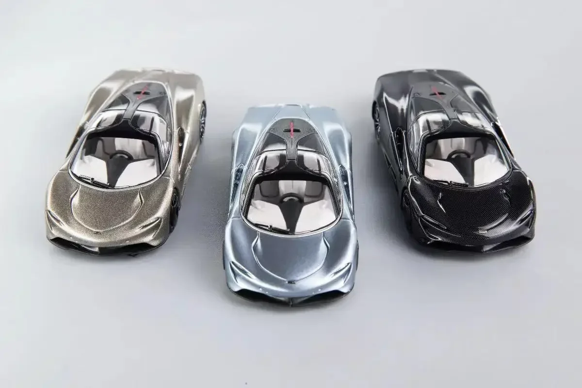 

LCD 1:64 McLaren Speedtail Ледяной Синий/золотой/углеродный литая модель автомобиля