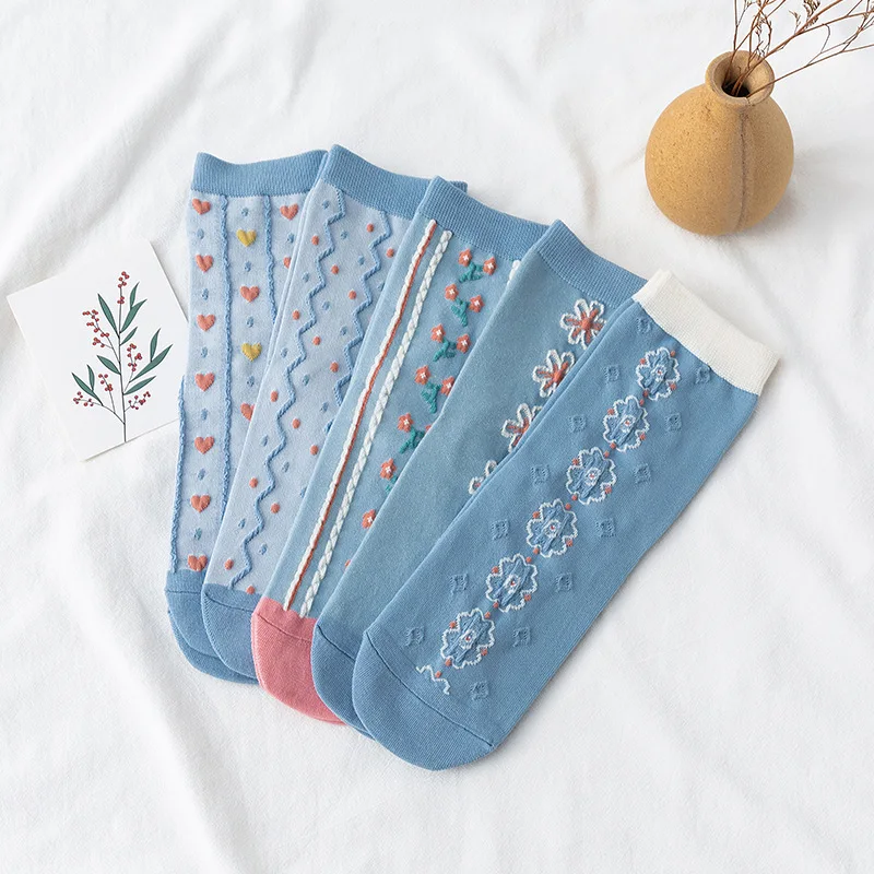 New girl socks Korean version of Harajuku wild kawaii cute retro love flower socks bubble mouth tube ladies socks blue stripes