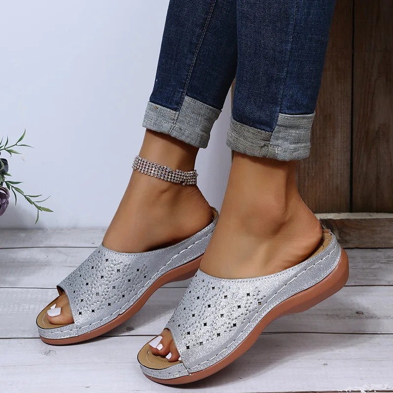 

2022 Women Casual Sandals Solid Platform Engraved Rhinestone Sandals Rome Style Shoes Summer Fashion Open Toe Beach Sandals