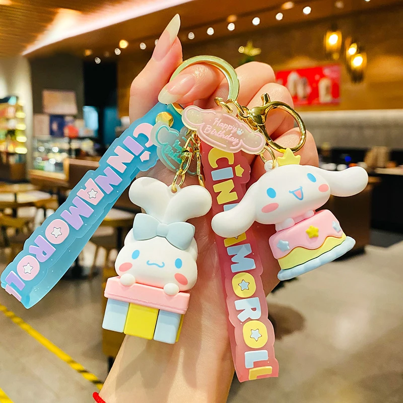 

Новинка Kawaii Sanrio брелок аниме мультфильм Cinnamoroll игрушка милые кулоны-куклы автомобильный брелок украшения для девочек и детей Ювелирные изд...