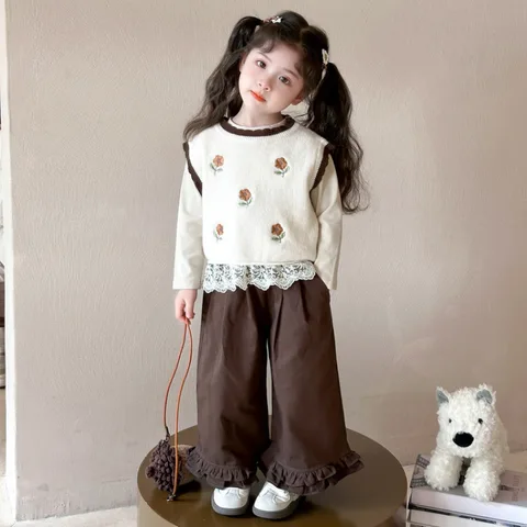 Детский трикотажный комплект  из жилета и брюк