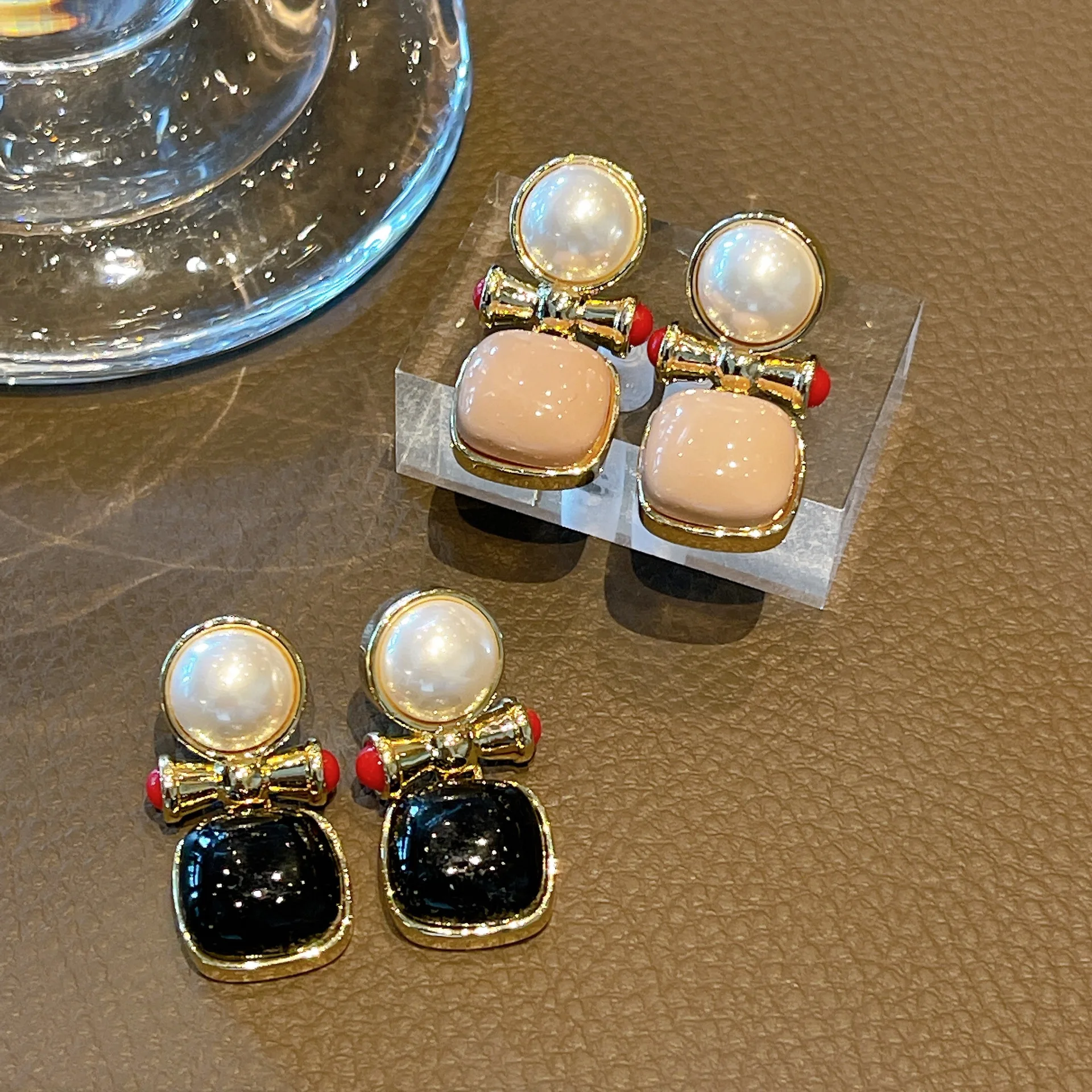 

Vintage French Style Pearl Bow Drop Earrings With High Quality Ladies Earrings Pendant Women Jewelry