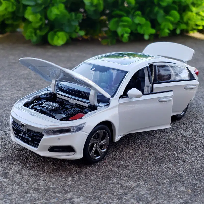 Модель 1:32 Honda Accord литья под давлением автомобиль со звуком и светом детская