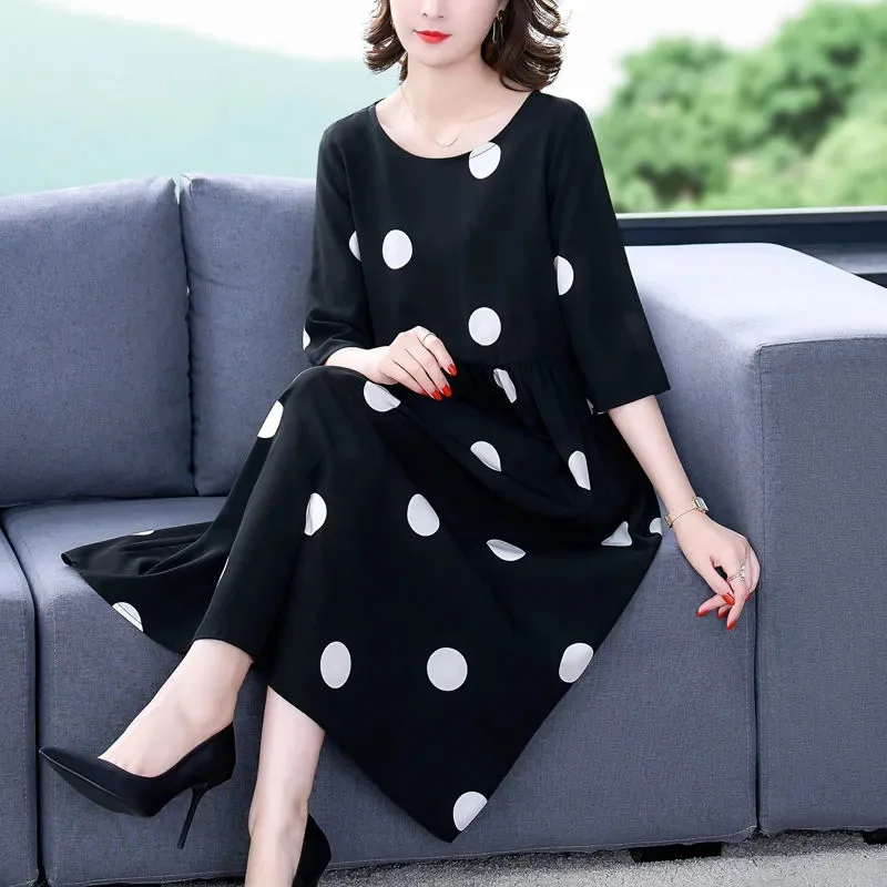 Fashionable and sexy dress, spring and summer round neck, loose polka dot, belly covering, slimming out, Korean high-end patchwo