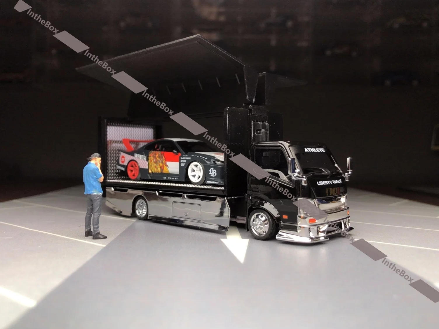 MT 1:64 AIT Black LB H300 Box Truck Custom Sports Diecast Collection Ограниченная серия игрушек для хобби