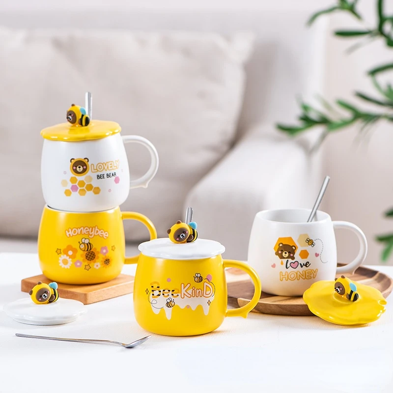 

Cartoon Bee Ceramic Bottle Lovely Mug Spoon with Cover Coffee Cups Mugs New Year Bottle Drinkware Original Beautiful Gift
