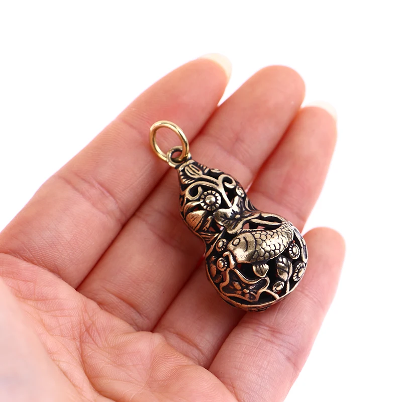 

1 шт. Ретро латунный вырезанный Автомобильный ключ, кулон, брелок, ожерелье, ювелирные изделия, чехол для лекарств, контейнер, бутылка, новинк...