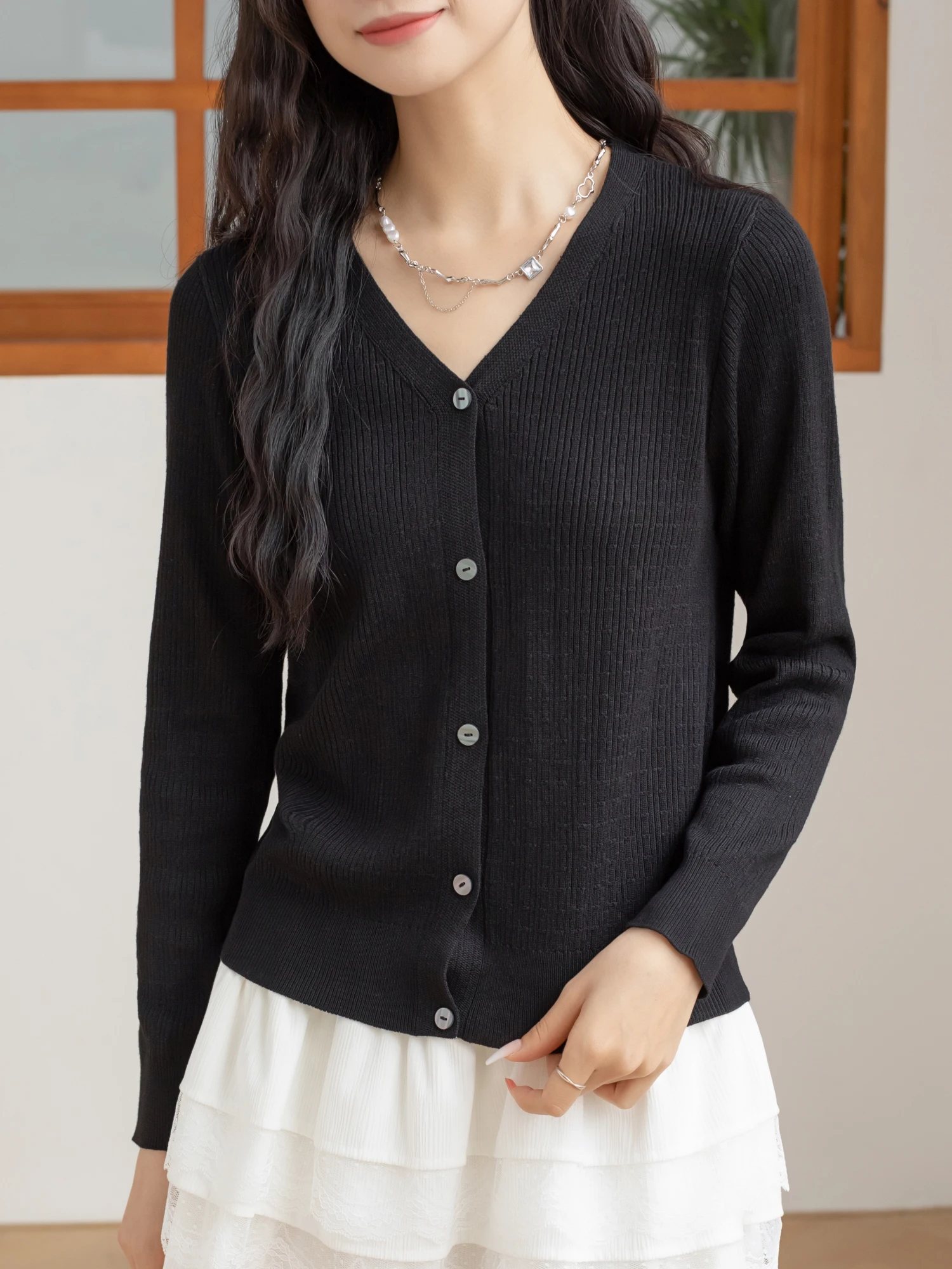 Черный вязаный кардиган с v-образным вырезом для женщин осень и зима 2024 новинка