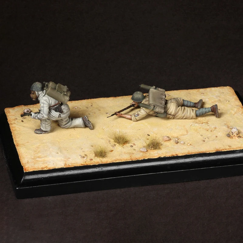 1/35 Набор фигурок из смолы GK для двух человек военная тема разборная и