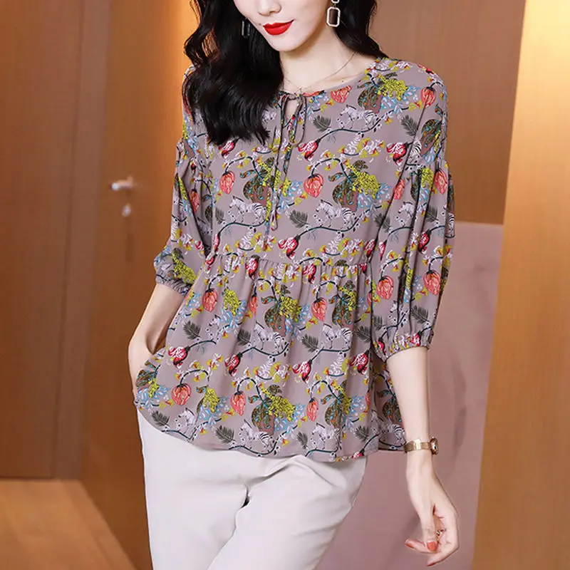

Mother dress shirt female summer 2022 small child cause the top of the crush flower large size cover mid-year ladies shirt