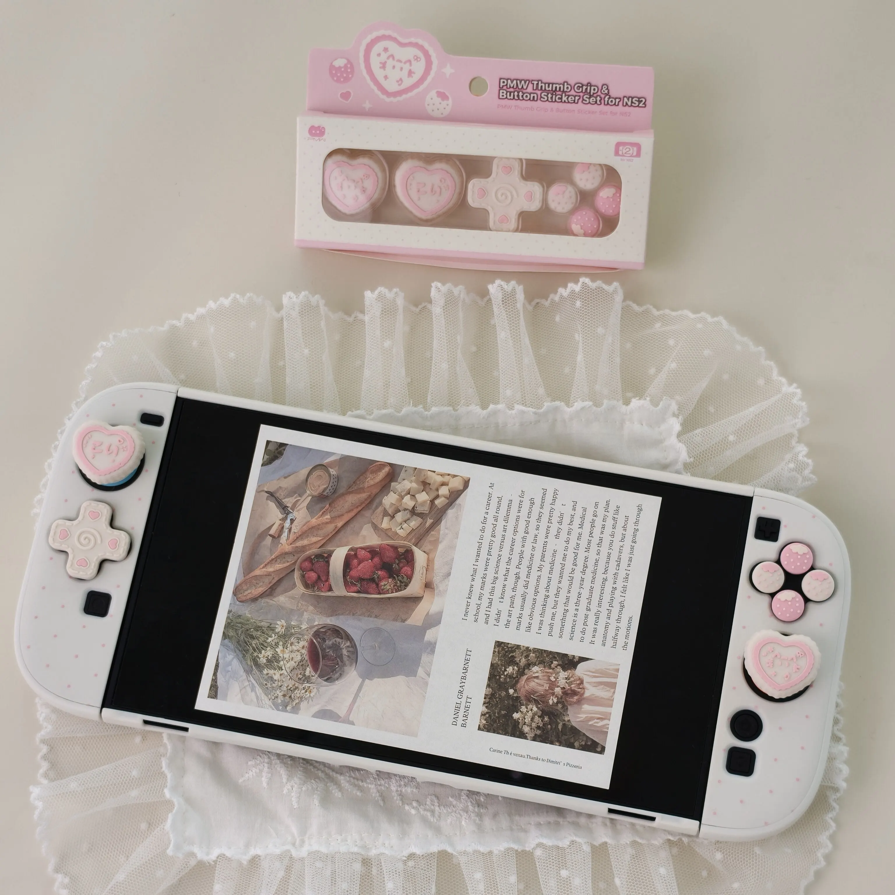 Фото Защитный чехол Cute Switch 2 для NS2, розовый в горошек, жесткий корпус с накладками на стики, наклейками на кнопки и противоскользящим покрытием №3
